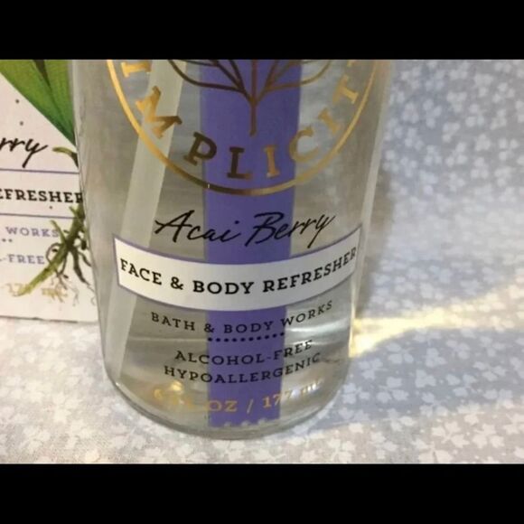 Bath
and Body Works Pure Simplicity Hypoallergenic Acia Berry Mist 6 Fl oz - Picture 2 of 3